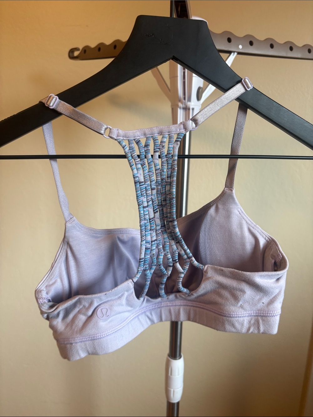 Lululemon sports bra size 4